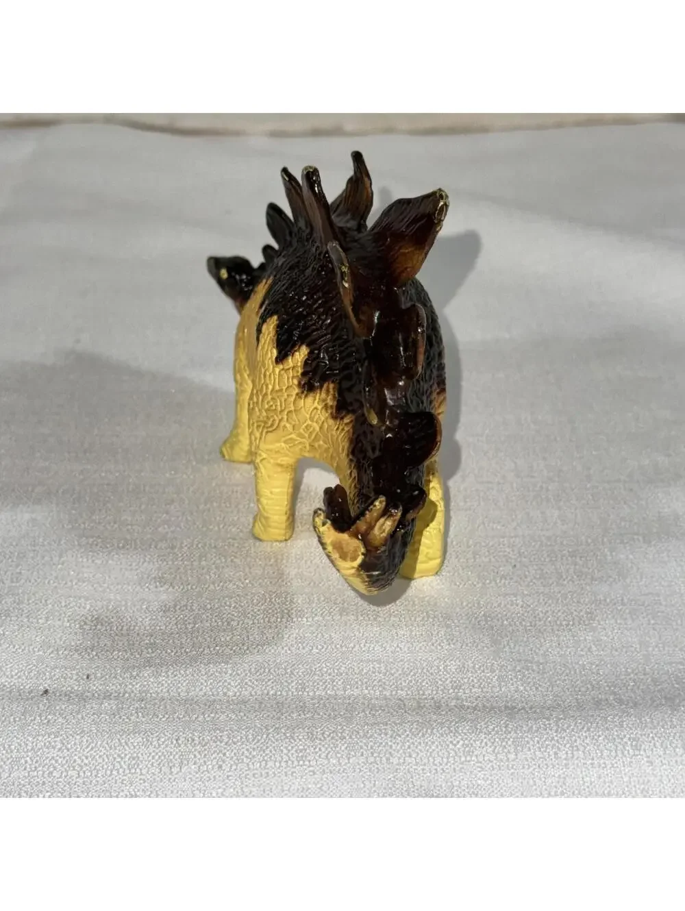 Vintage Stegosaurus 1988 Safari LTD‎ Carnegie Collection Dinosaur Yellow Brown